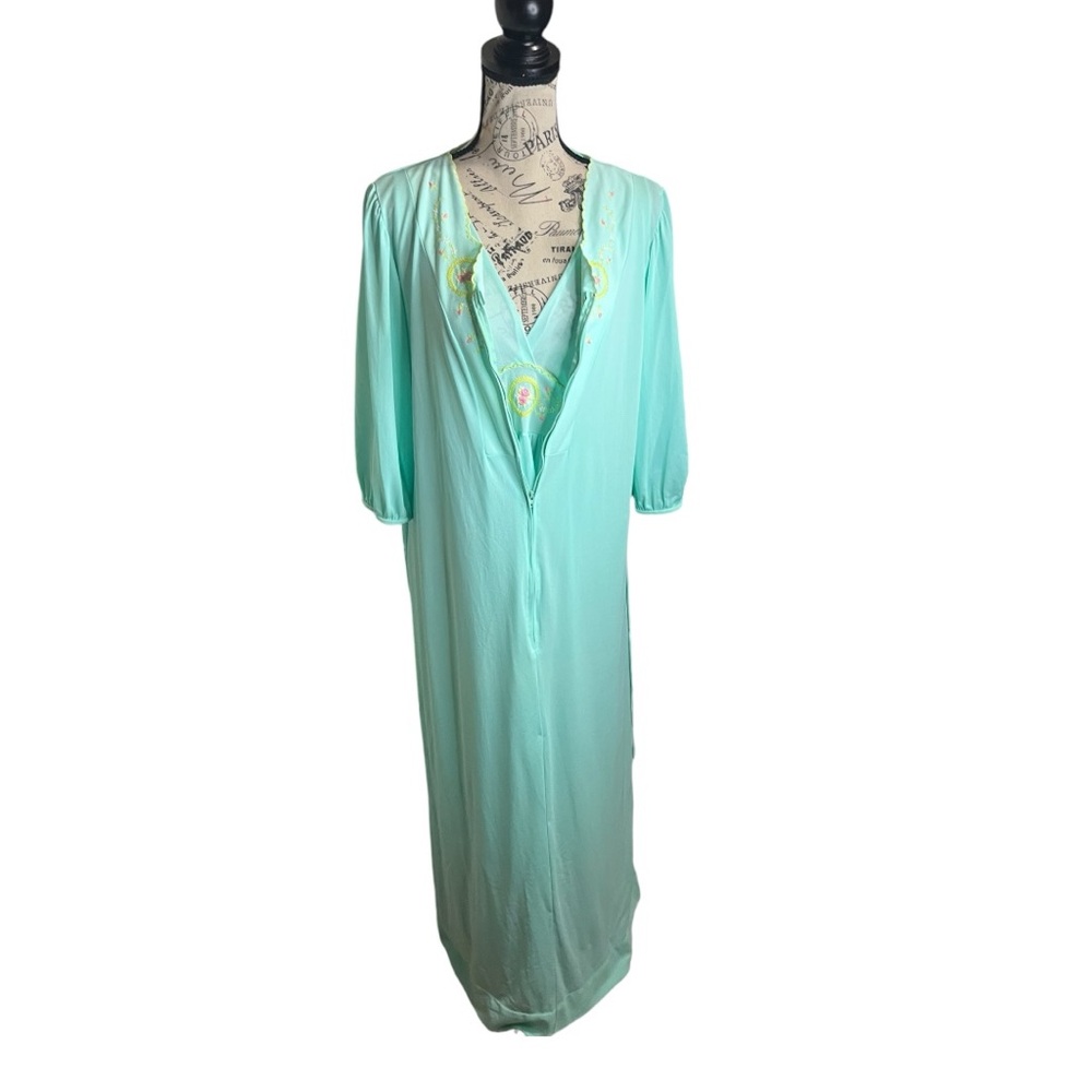 Vintage Nightgown and Robe Set - Picture 5 of 16